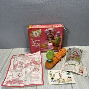 In Original Box BERRY MERRY WORM Strawberry Shortcake Toy Vehicle Vintage Kenner